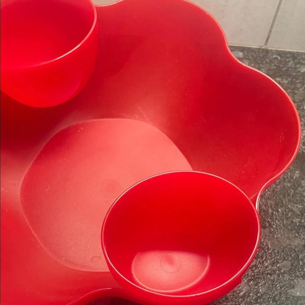 Tupperware vibrant red